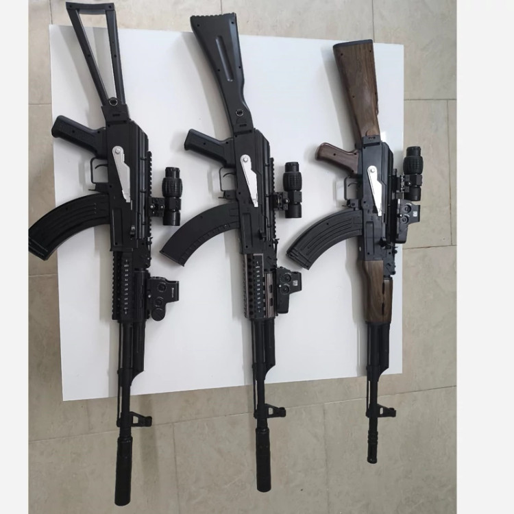 تفنگ تیر ژلهای مدل کلاش AK 47 طرح چوبی با دو عدد خشاب و قنداق تاشو با قدرت شلیک عالی